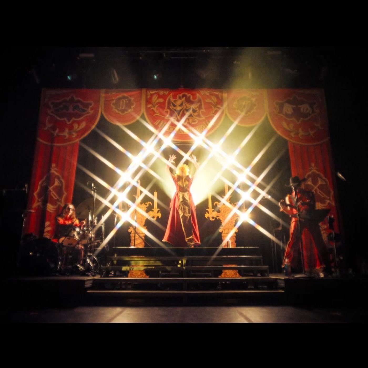 Dorian Electra performing